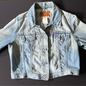 Levi’s Women’s Cropped Denim Trucker Jacket
